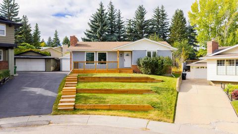 328 Cantrell Place SW Calgary AB T2W 2A3