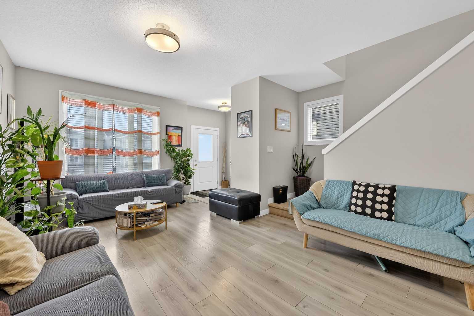 132 Corner Meadows Gate NE