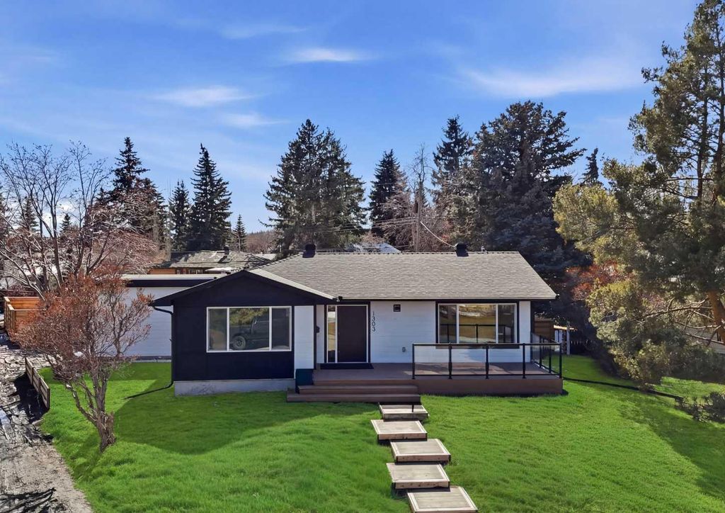 Photo of 1303 87 Avenue SW, Calgary, AB T2V 0W2 (MLS # A2305738)