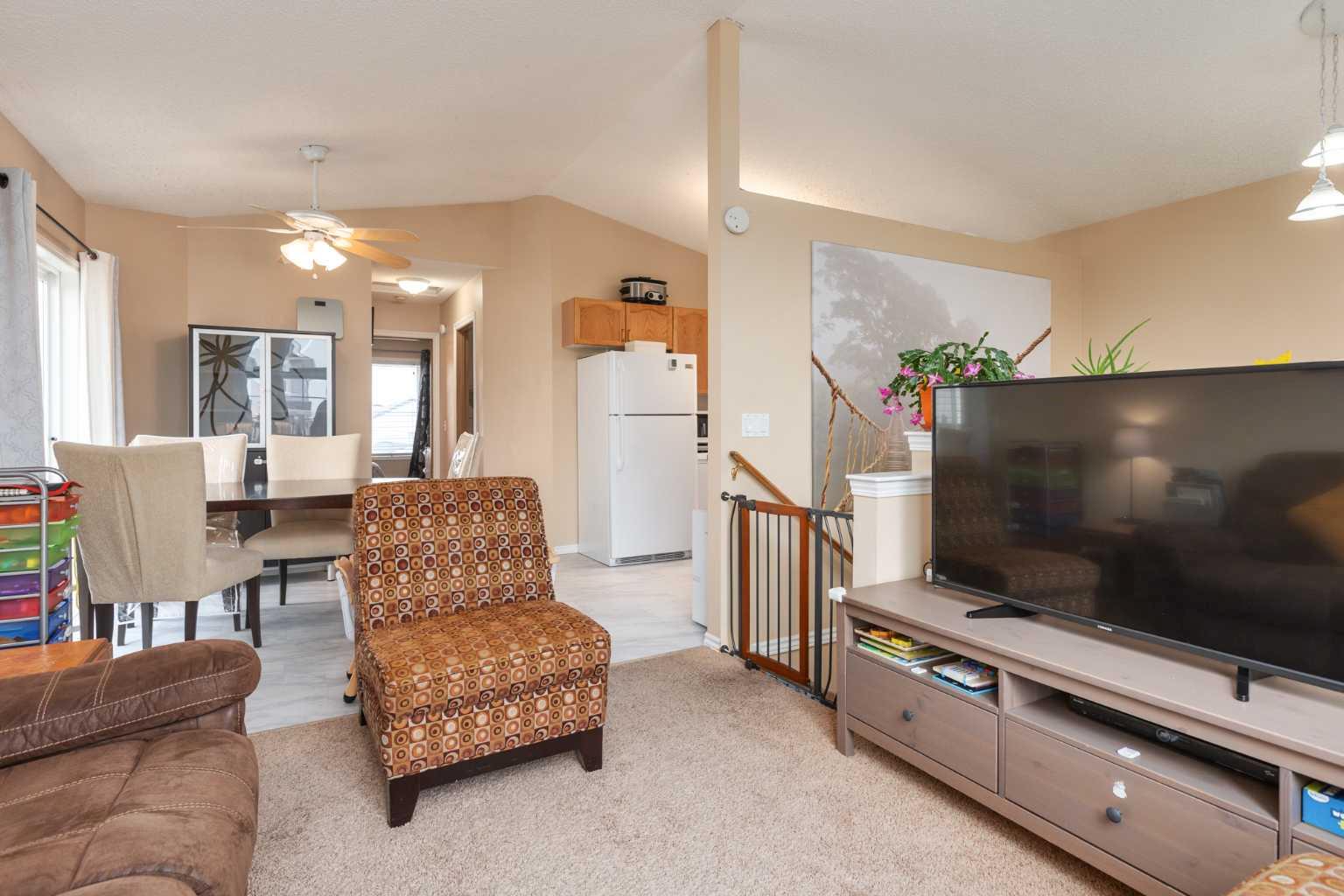 135 Covewood Close NE