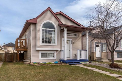 Photo of 135 Covewood Close NE, Calgary, AB T3K 4Z8 (MLS # A2301463)