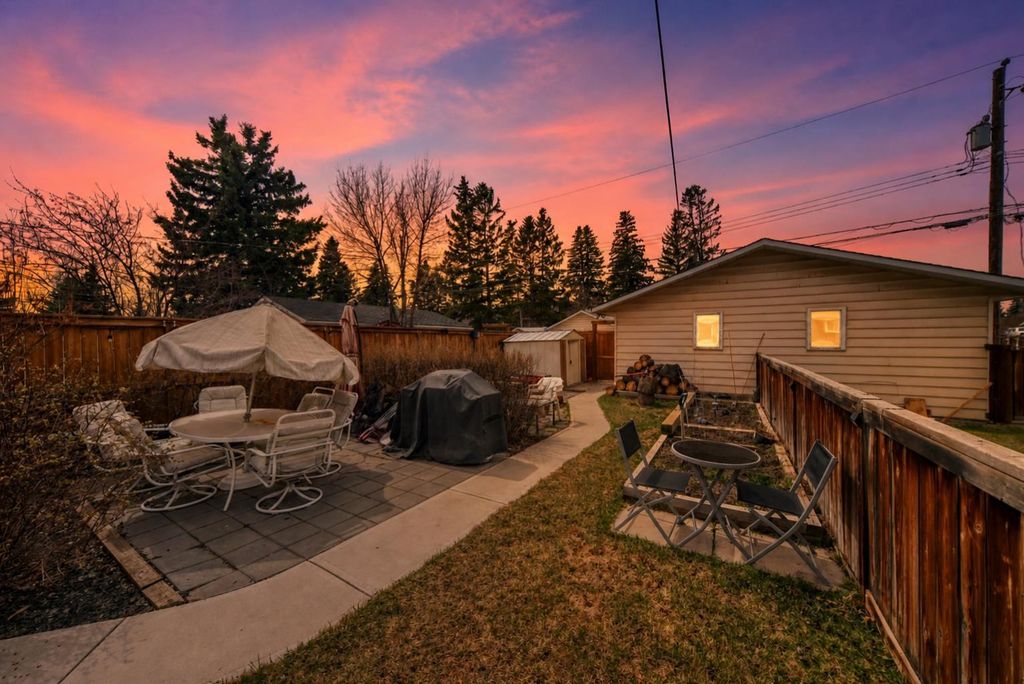 Photo of 417 37 Street SW, Calgary, AB T3C 1R7 (MLS # A2306857)