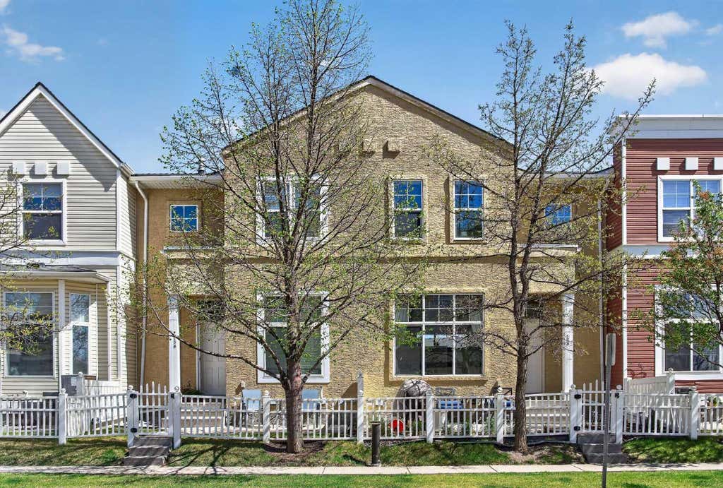 Photo of 138 Promenade Way SE, Calgary, AB T2Z 4E9 (MLS # A2305917)