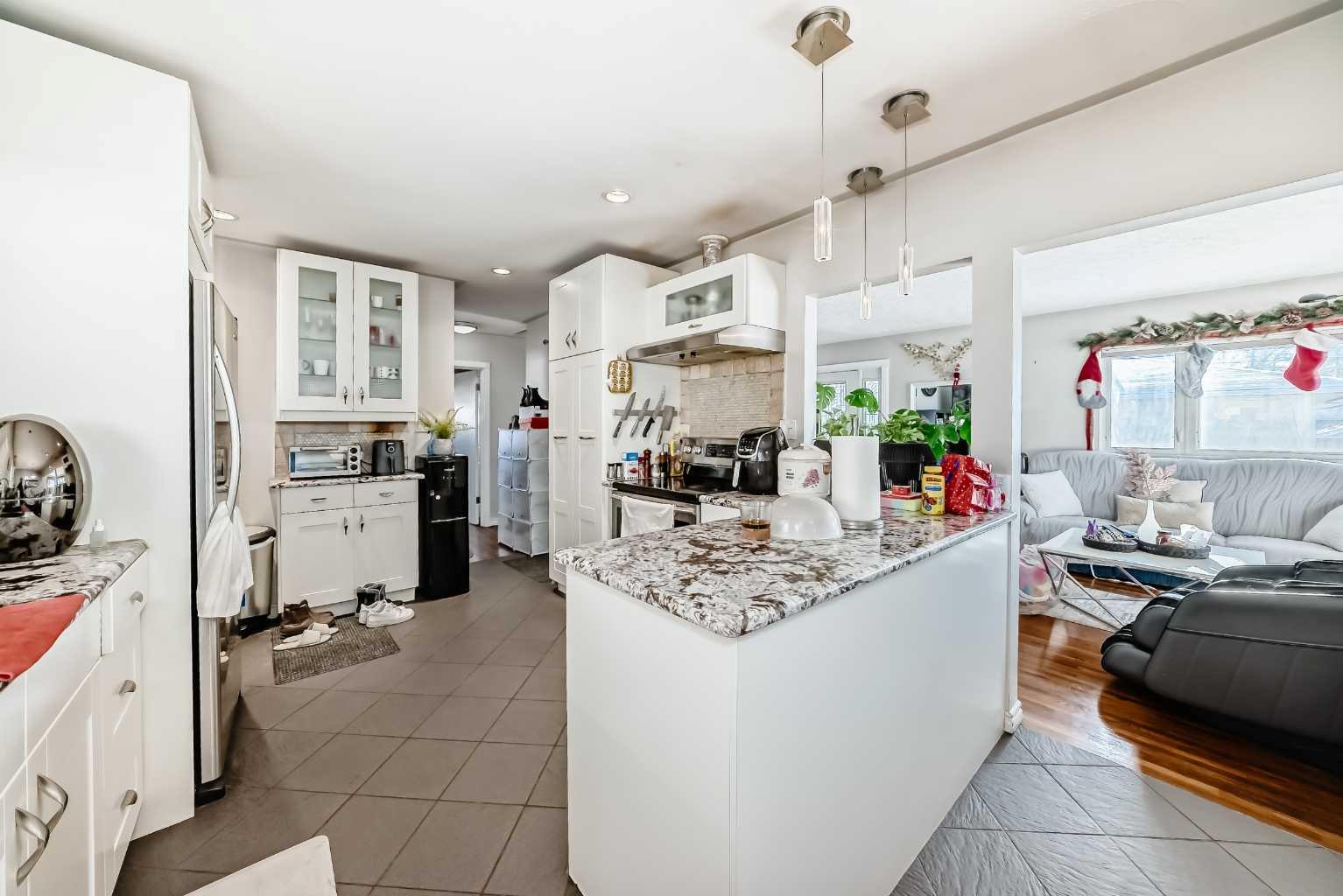 8222 Fairmount Drive SE