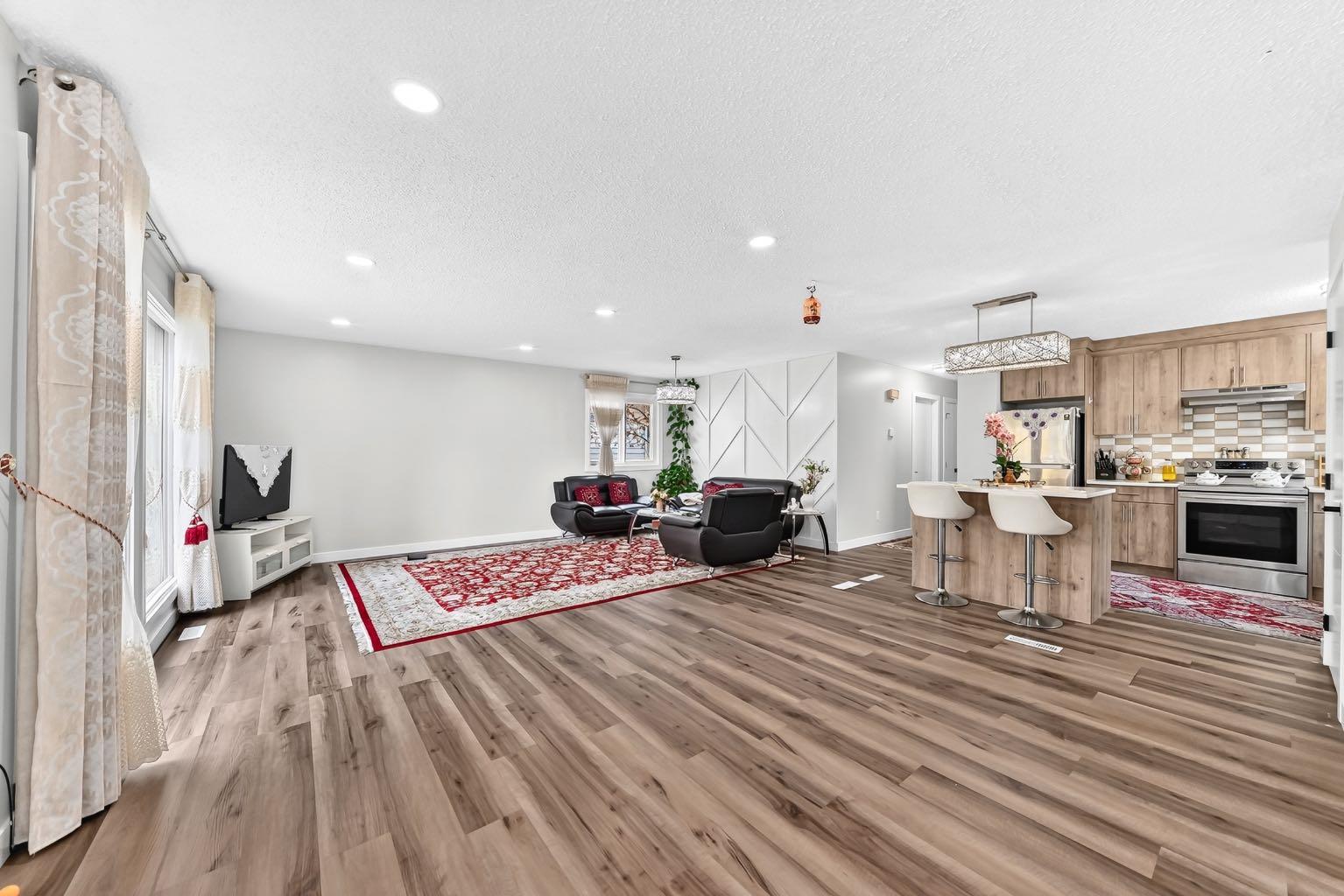135 Whiteview Close NE