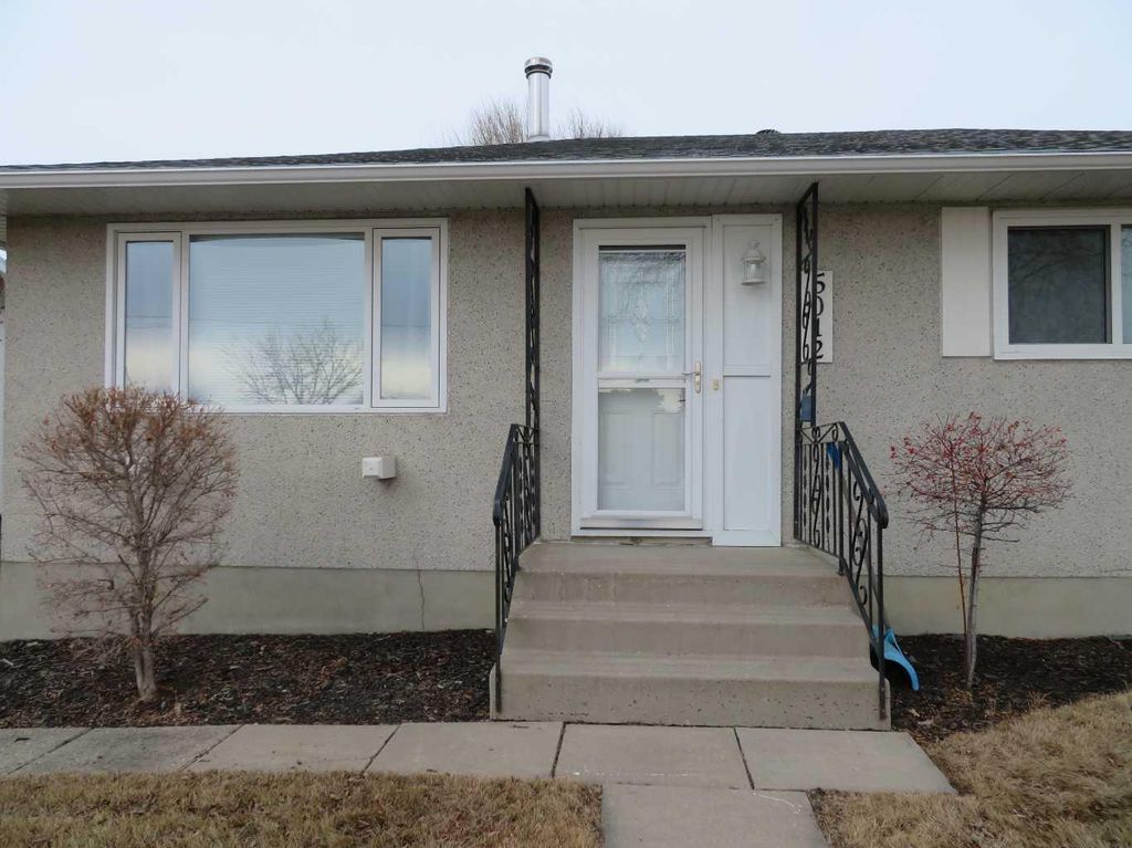 Photo of 5012 39 Street St, Innisfail, AB T4G 1H7 (MLS # A2286612)