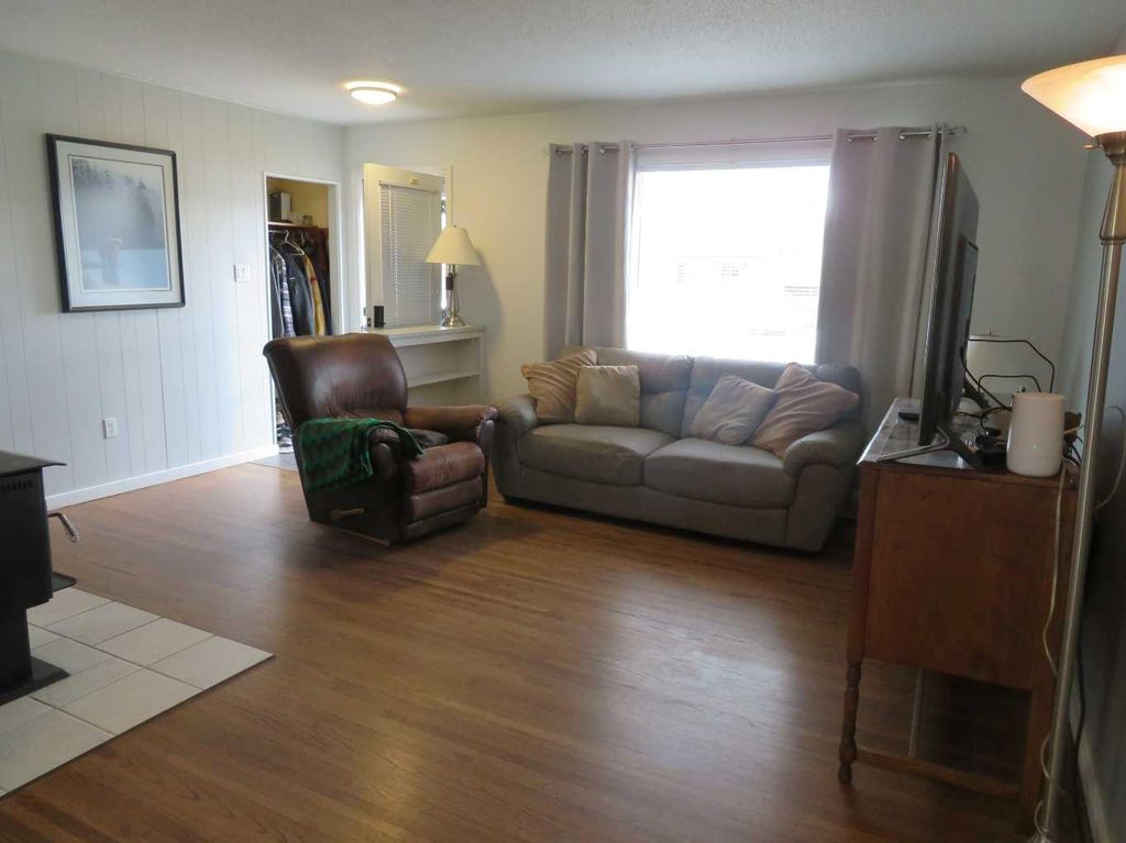 Photo of 5012 39 Street St, Innisfail, AB T4G 1H7 (MLS # A2286612)