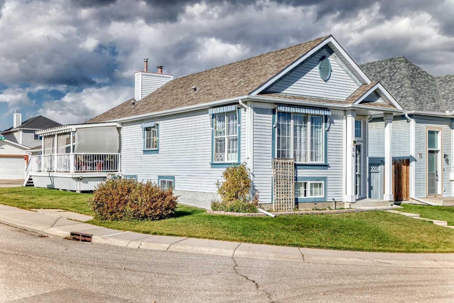 84 TUSCANY VALLEY Drive NW