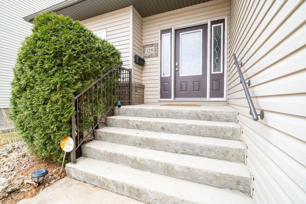 Photo of 128 Stratton Close SE, Medicine Hat, AB T1B 4S8 (MLS # A2299255)