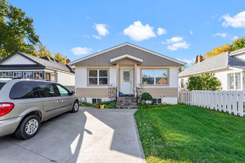 Photo of 473 10 Street SE, Medicine Hat, AB T1A 1R2 (MLS # A2352708)