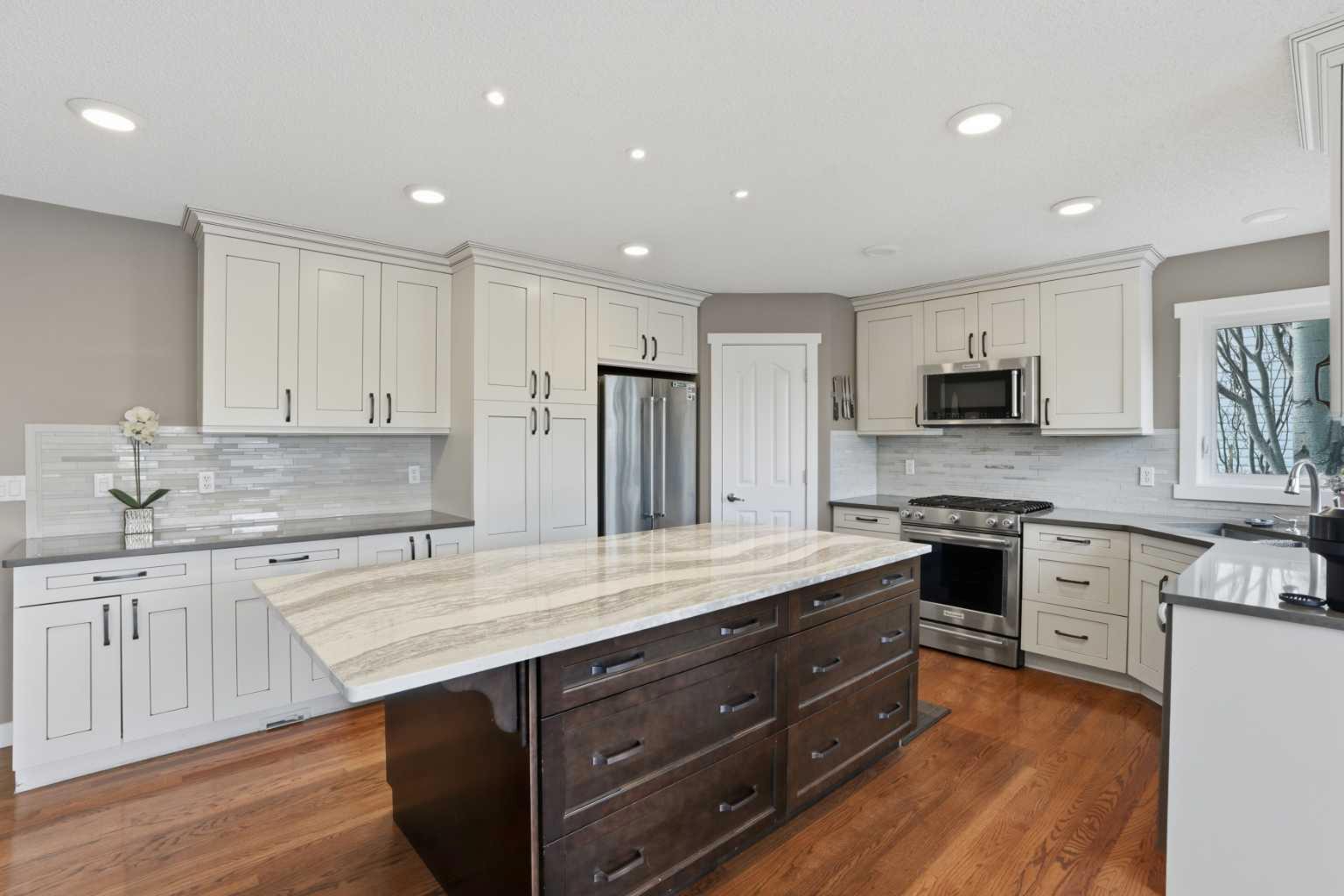 444 Douglas Glen Close SE