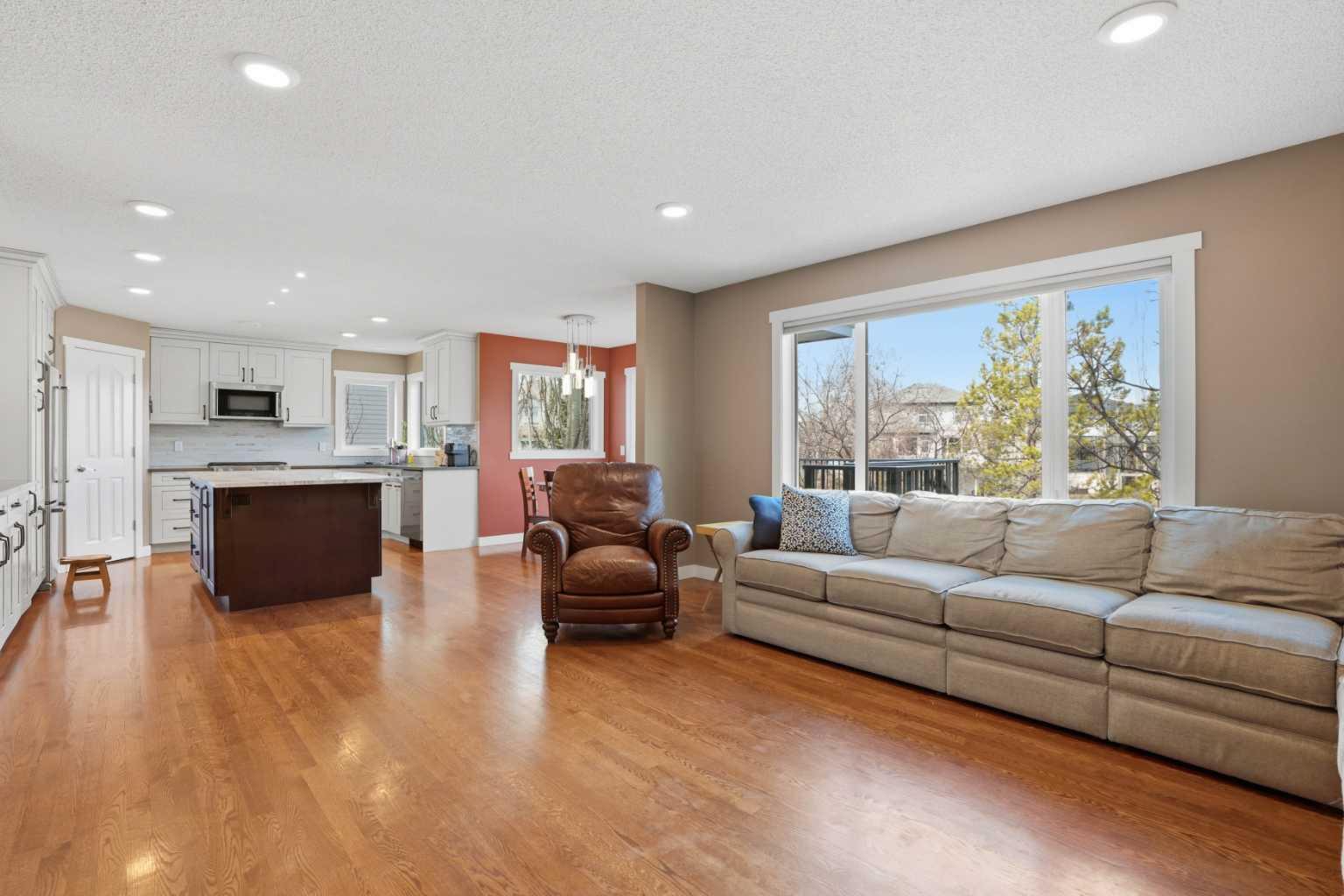 444 Douglas Glen Close SE