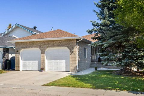 125 Edgebrook Road NW Calgary AB T3A 4N3