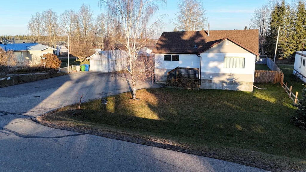 Photo of 519 65 Street St, Edson, AB T7E 1M2 (MLS # A2355878)
