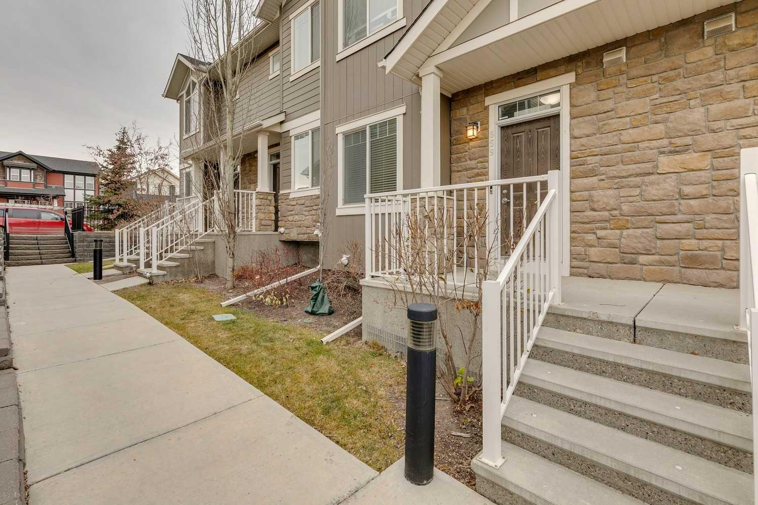 659 Evanston Manor NW