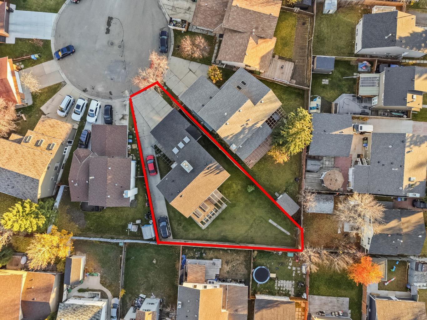 32 Castleglen Court NE