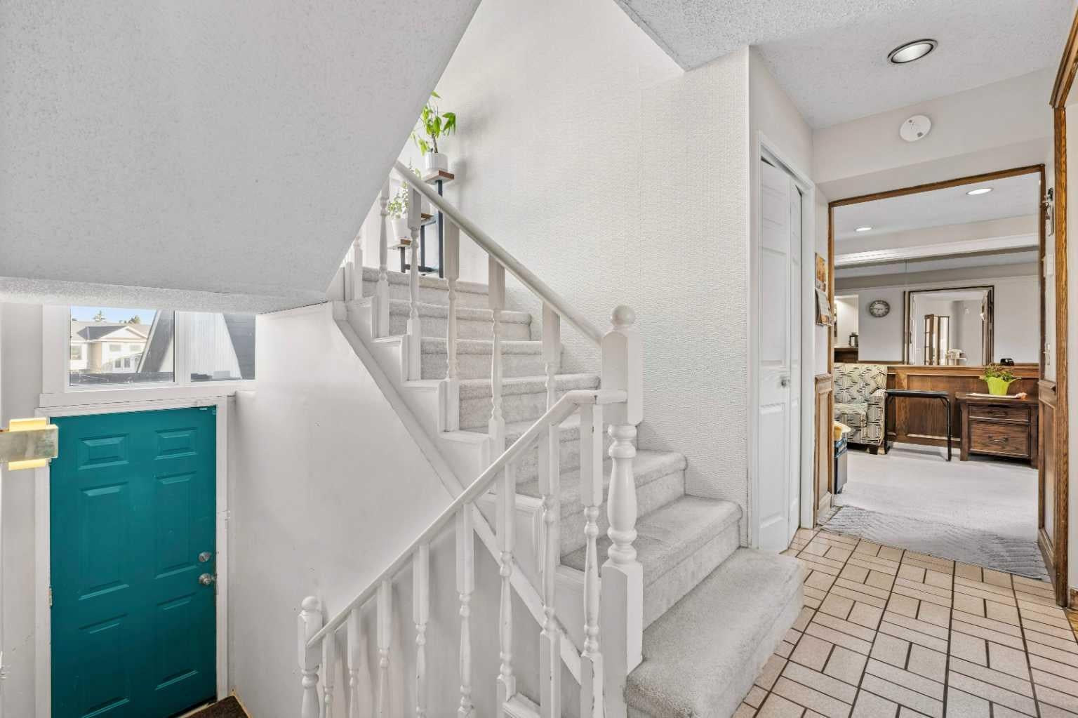 32 Castleglen Court NE