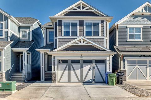 82 Magnolia Court SE Calgary AB T3M 3M6