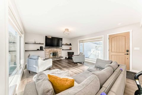 9816 Palistone Road SW Calgary AB T2V 3V9