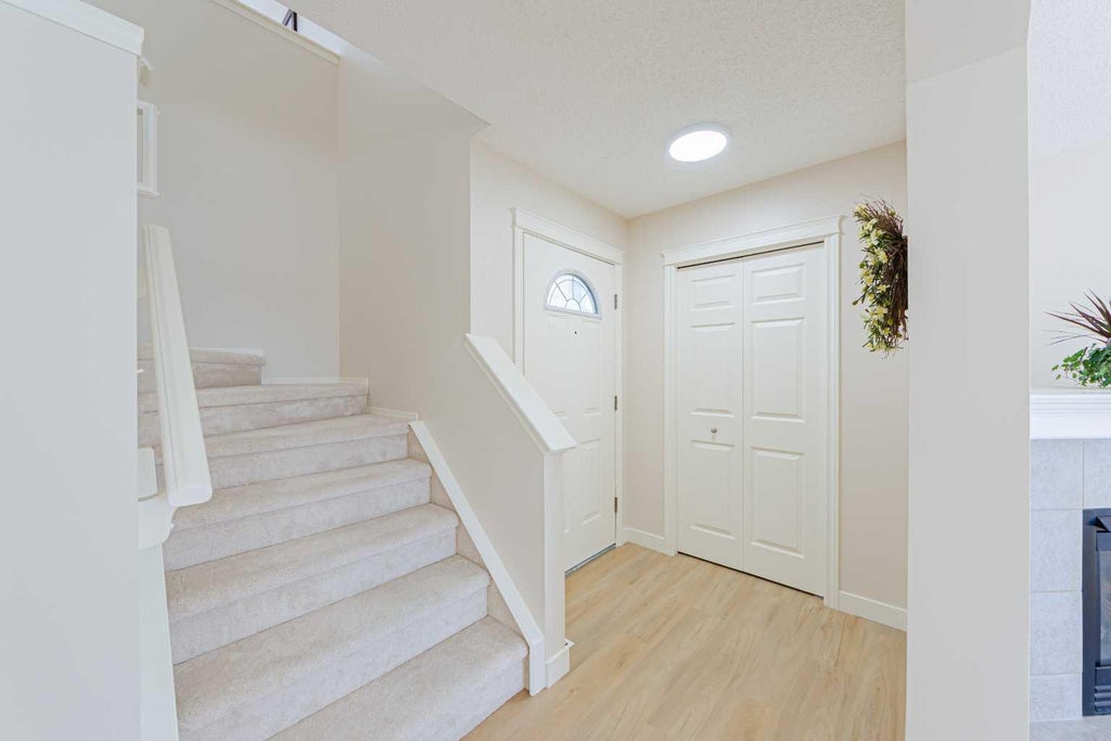 Photo of 130 Somerglen Way SW, Calgary, AB T2Y 4B2 (MLS # A2345671)