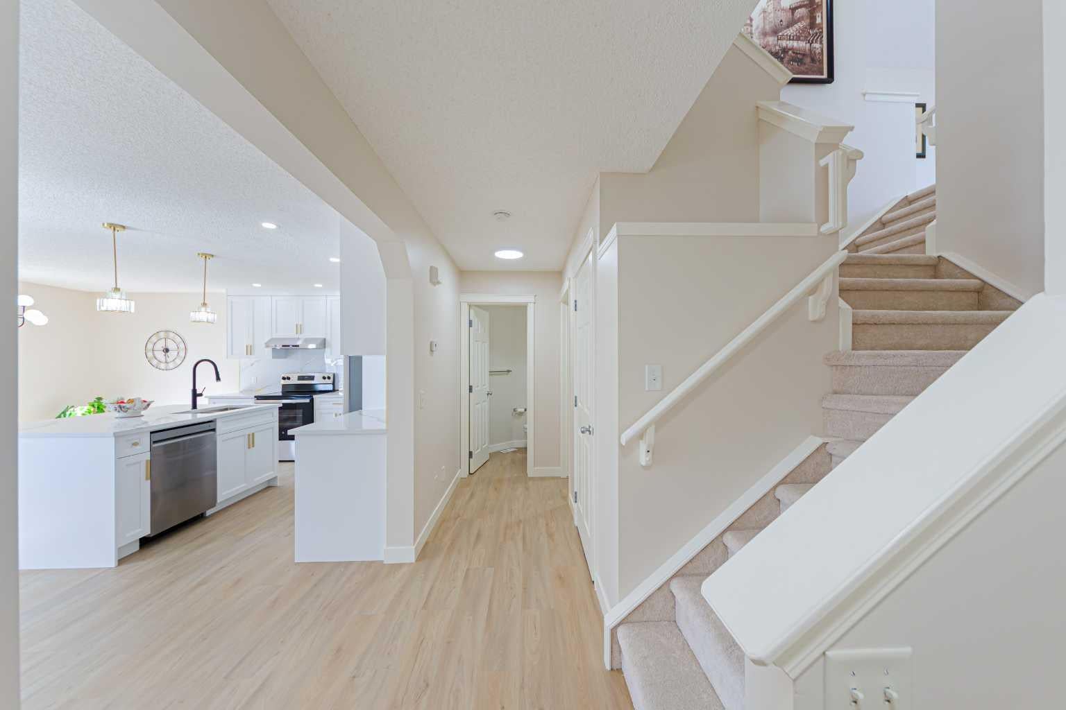 130 Somerglen Way SW