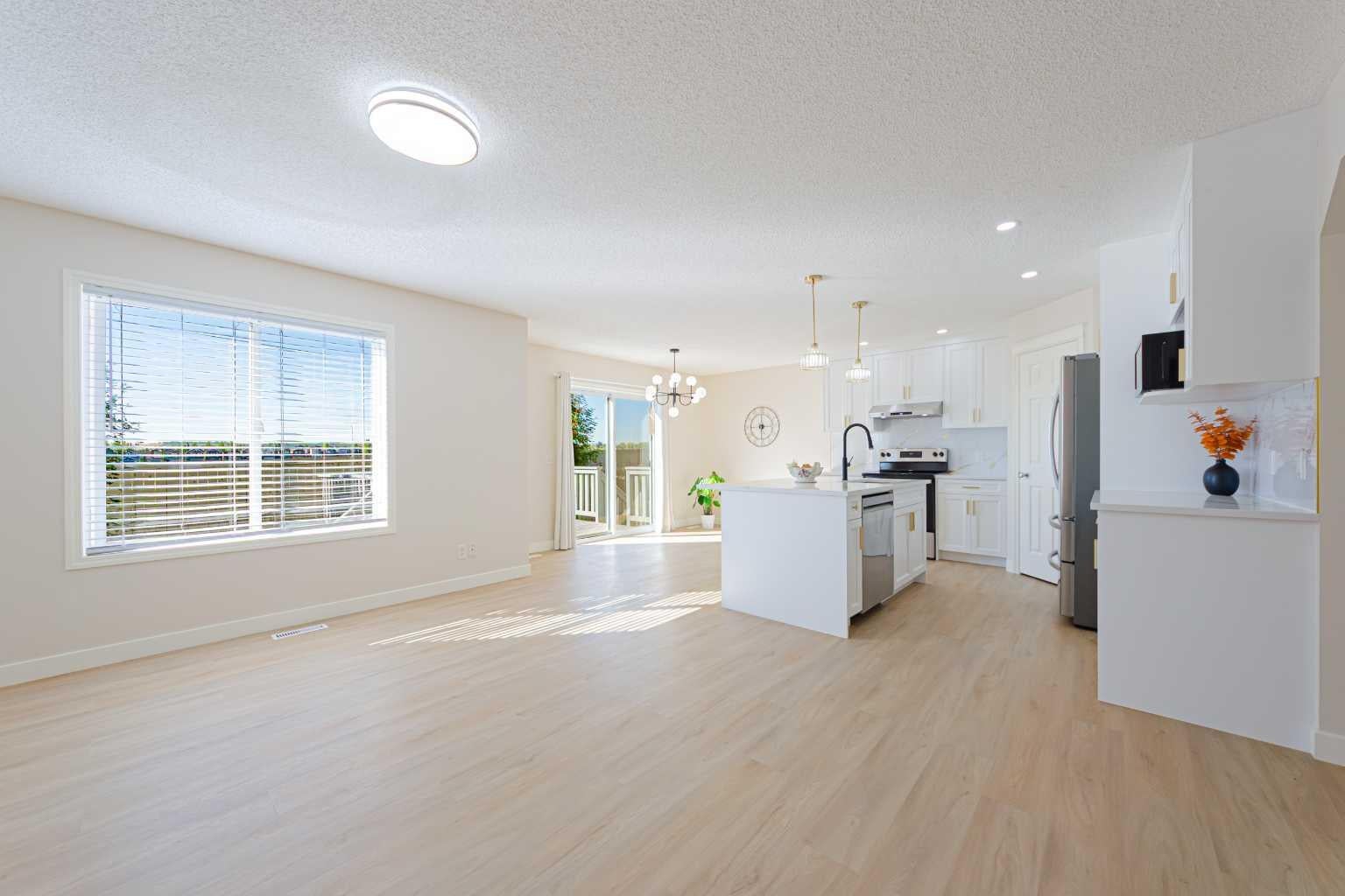 130 Somerglen Way SW
