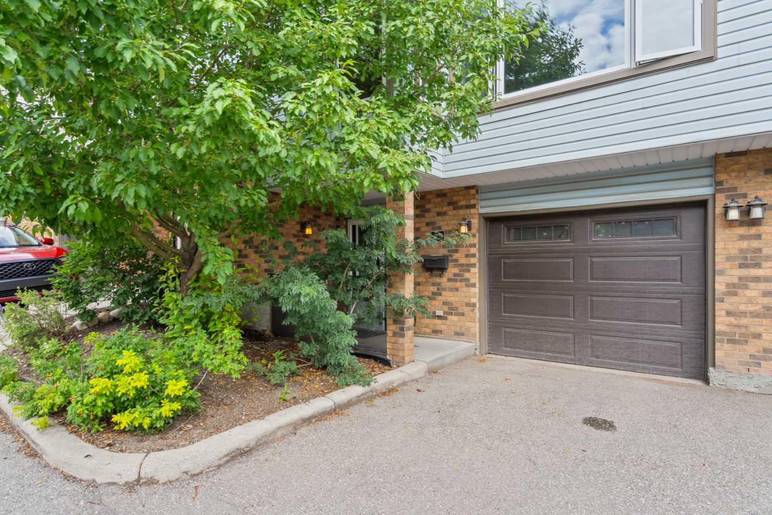 22 Coachway Gardens SW