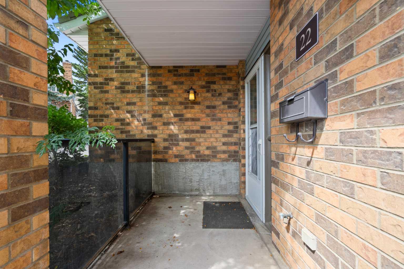 22 Coachway Gardens SW