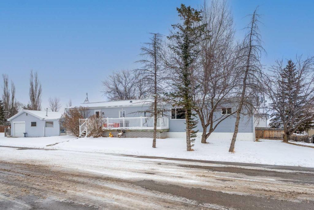 Photo of 2 Westmount Drive, Cayley, AB T0L 0P0 (MLS # A2292999)