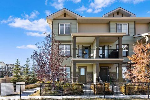111 Evanscrest Gardens NW Calgary AB T3P 0S1