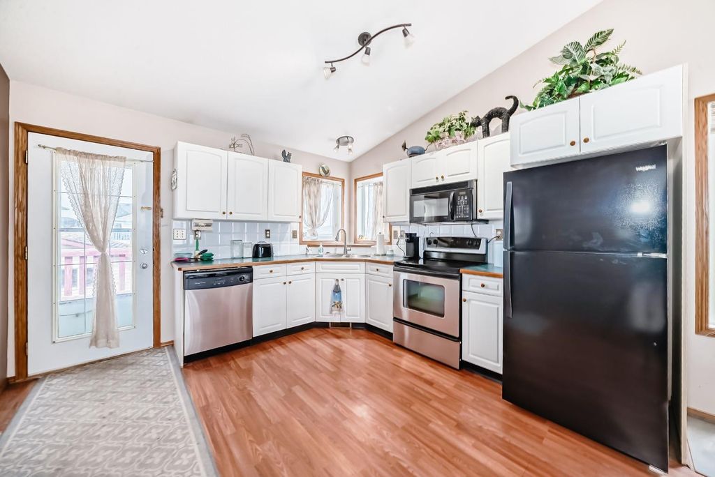 Photo of 97 Westglen Close, Blackfalds, AB T0M 0J0 (MLS # A2305022)