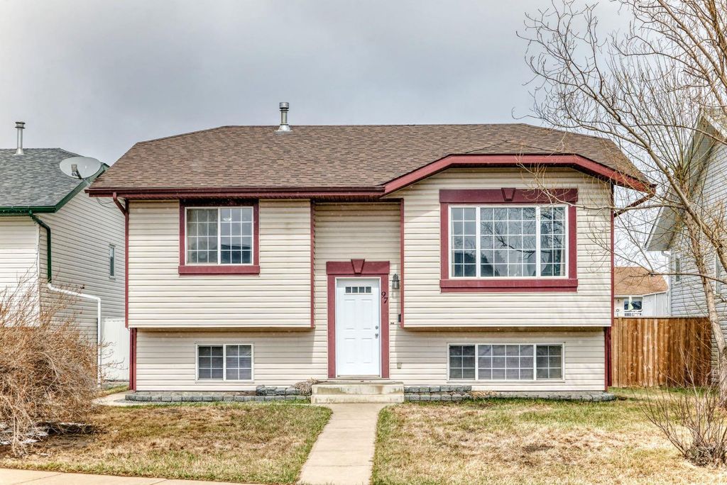 Photo of 97 Westglen Close, Blackfalds, AB T0M 0J0 (MLS # A2305022)