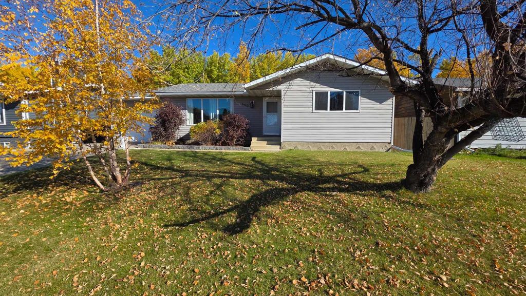 Photo of 600 Hammond Drive, Fox Creek, AB T0H 1P0 (MLS # A2264198)
