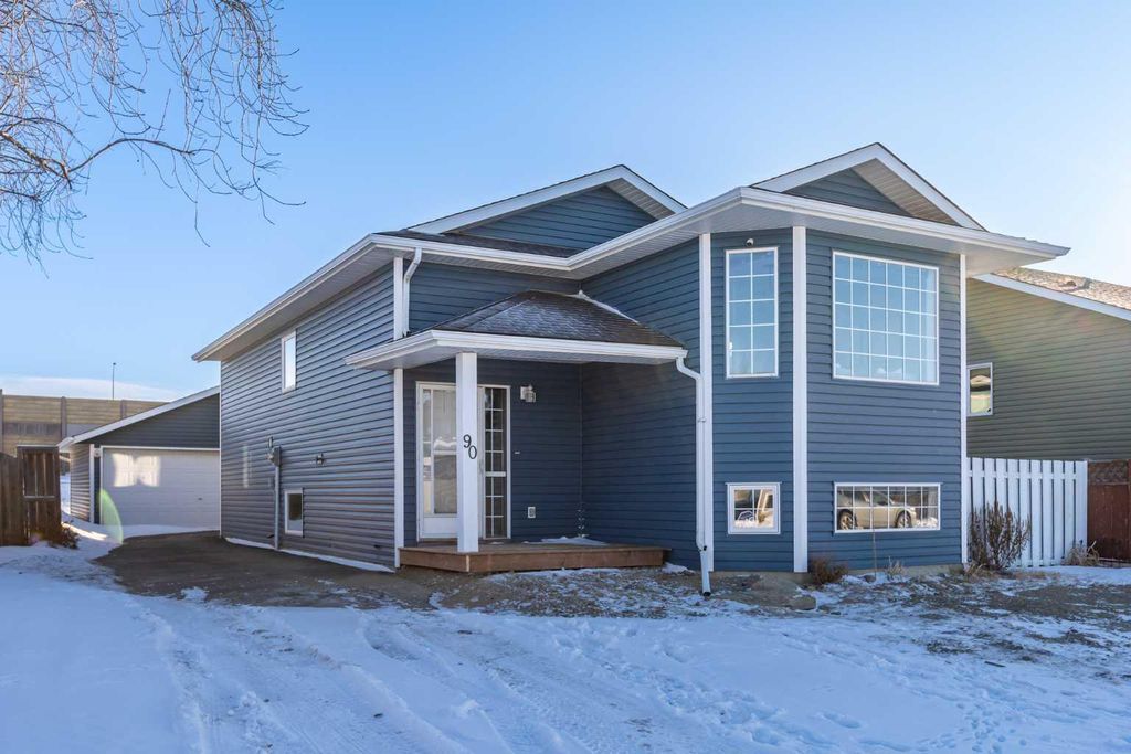 Photo of 90 Elizabeth Way SE, Airdrie, AB T4B 2H6 (MLS # A2275643)