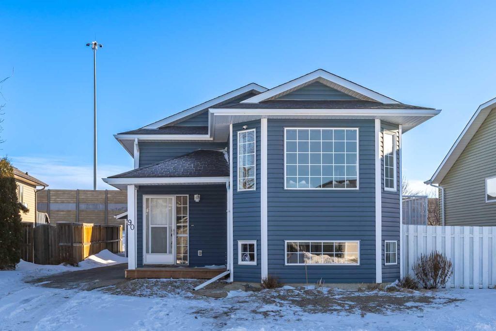 Photo of 90 Elizabeth Way SE, Airdrie, AB T4B 2H6 (MLS # A2275643)