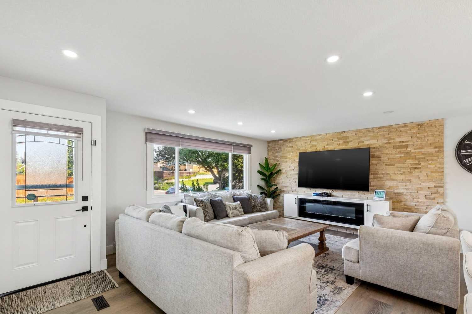 12 Rundleson Way NE