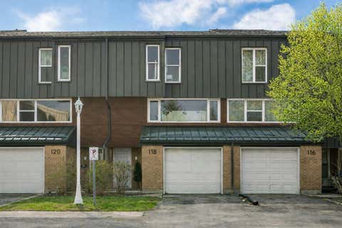 Photo of 118 Brae Glen Lane SW, Calgary, AB T2W 1B6 (MLS # A2290345)