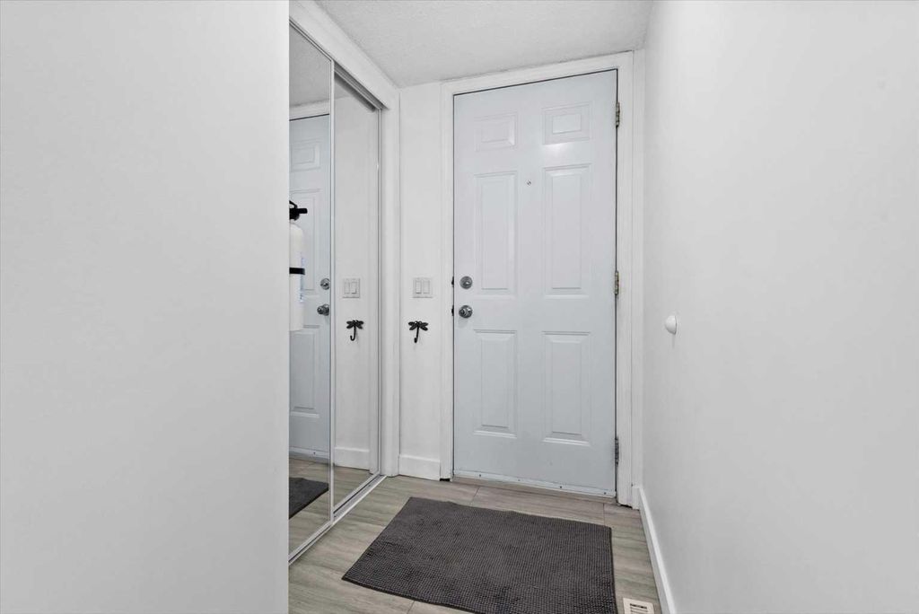 Photo of 118 Brae Glen Lane SW, Calgary, AB T2W 1B6 (MLS # A2290345)