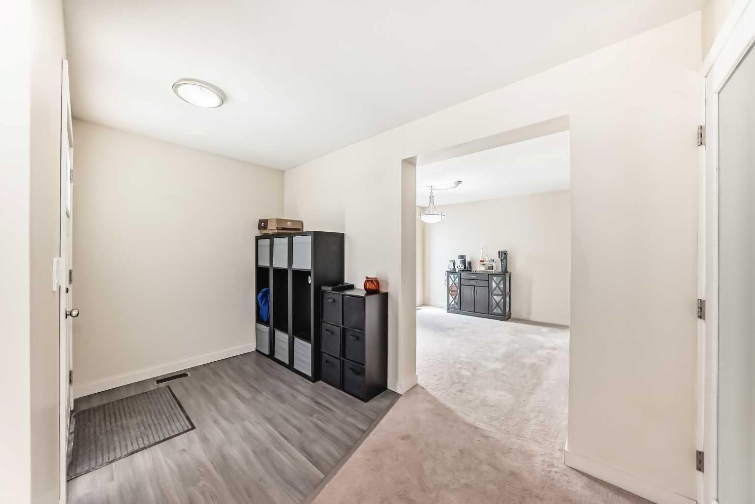 119 Woodglen Grove SW