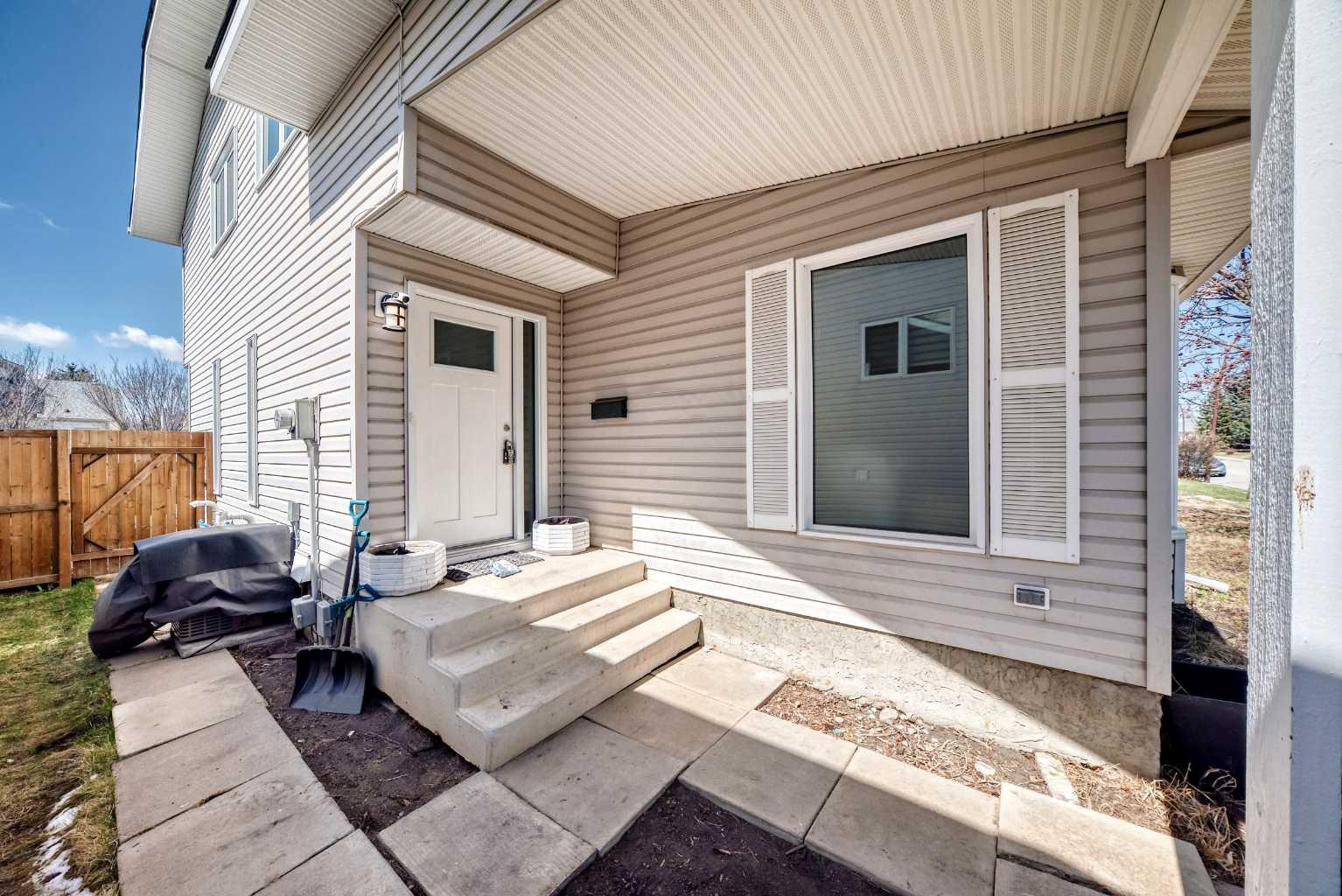 119 Woodglen Grove SW