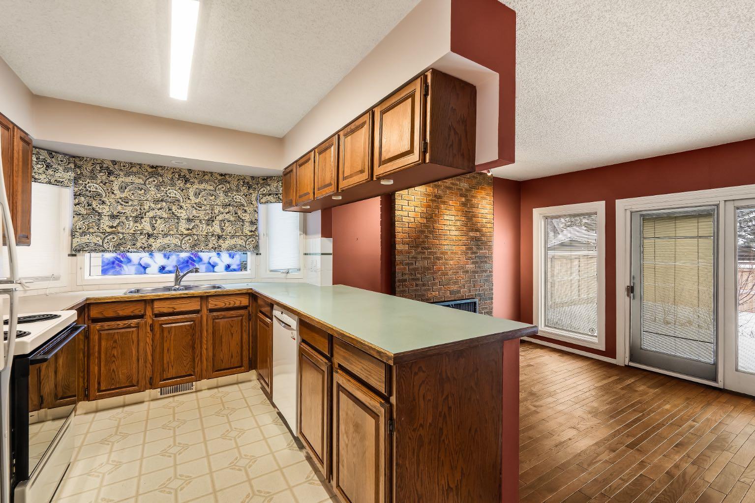 716 Coach Bluff Crescent SW