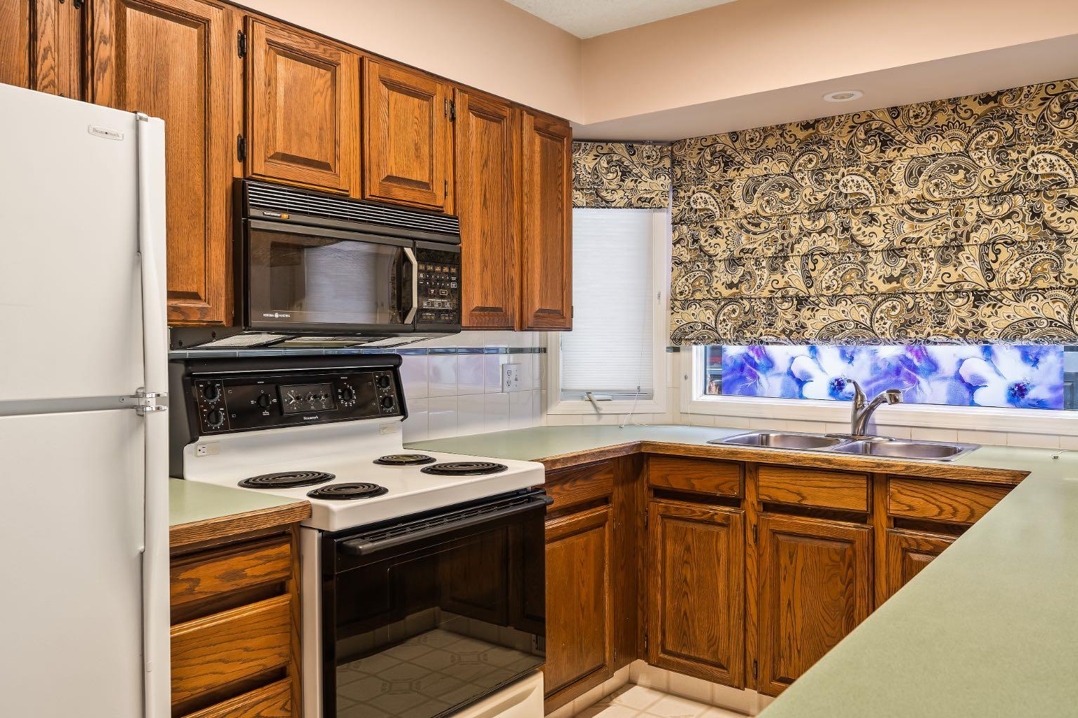 716 Coach Bluff Crescent SW