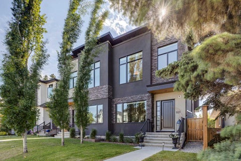 Photo of 921 42 Street SW, Calgary, AB T3C 1Y9 (MLS # A2323051)