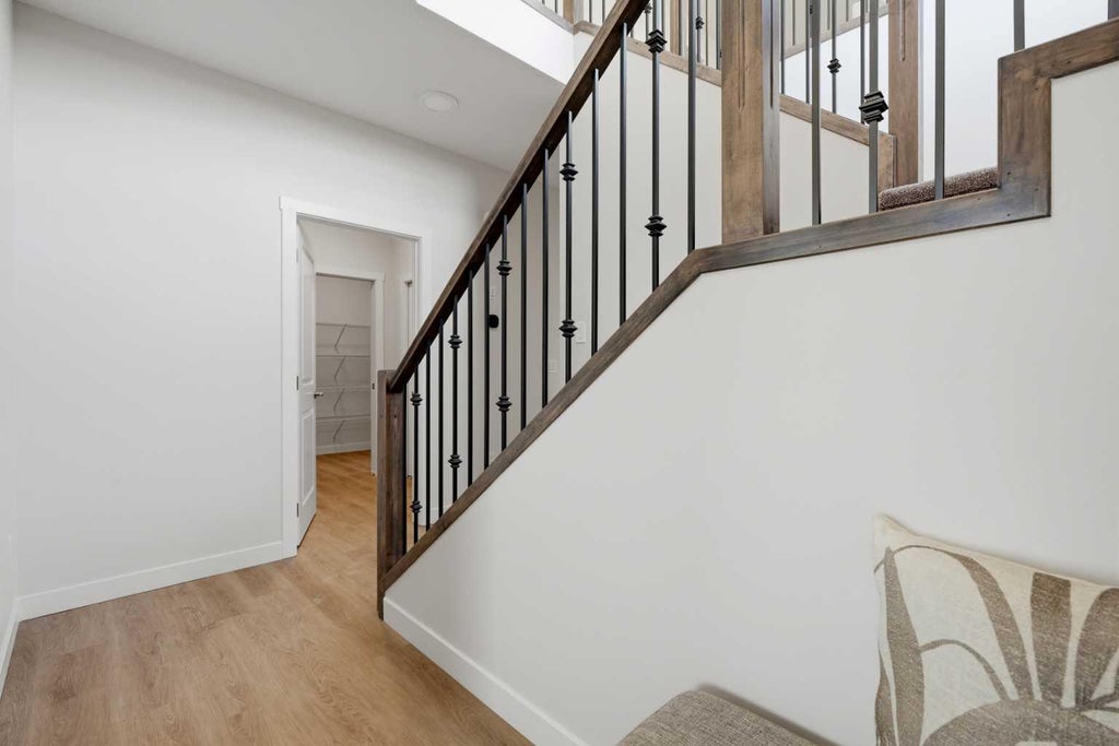 Photo of 7 Verdure Gate SW, Calgary, AB T2Y 1C4 (MLS # A2352601)