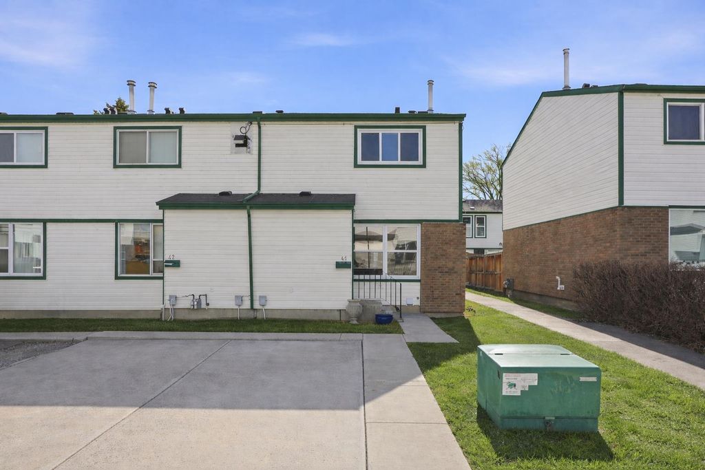 Photo of 100 Pennsylvania Road SE #41, Calgary, AB T2A 4Y8 (MLS # A2315606)