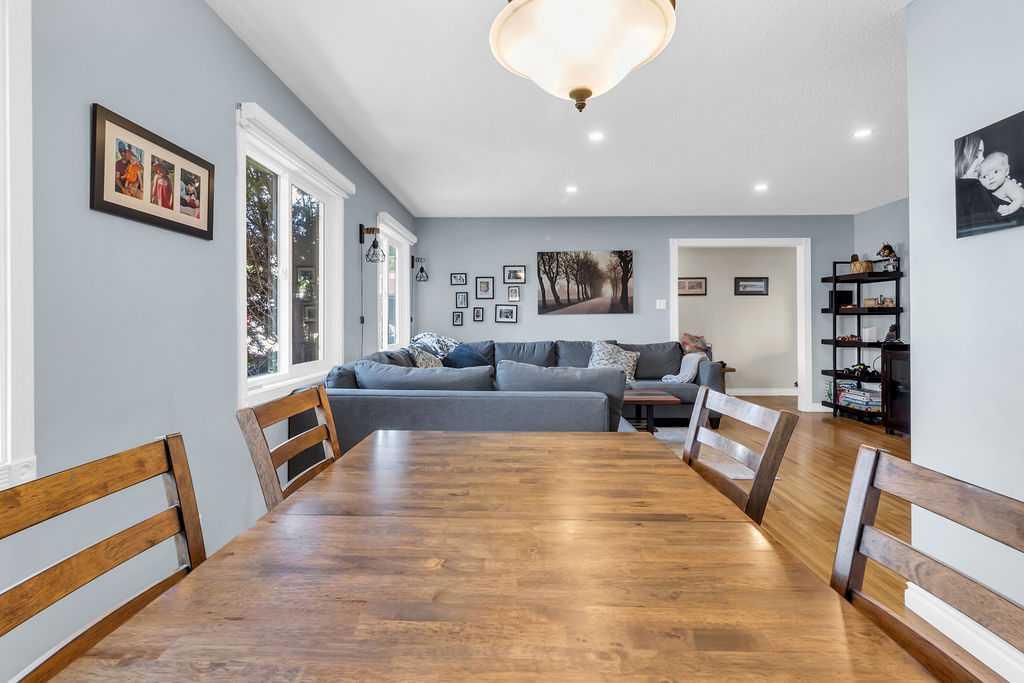 1215 Mapleglade Place SE