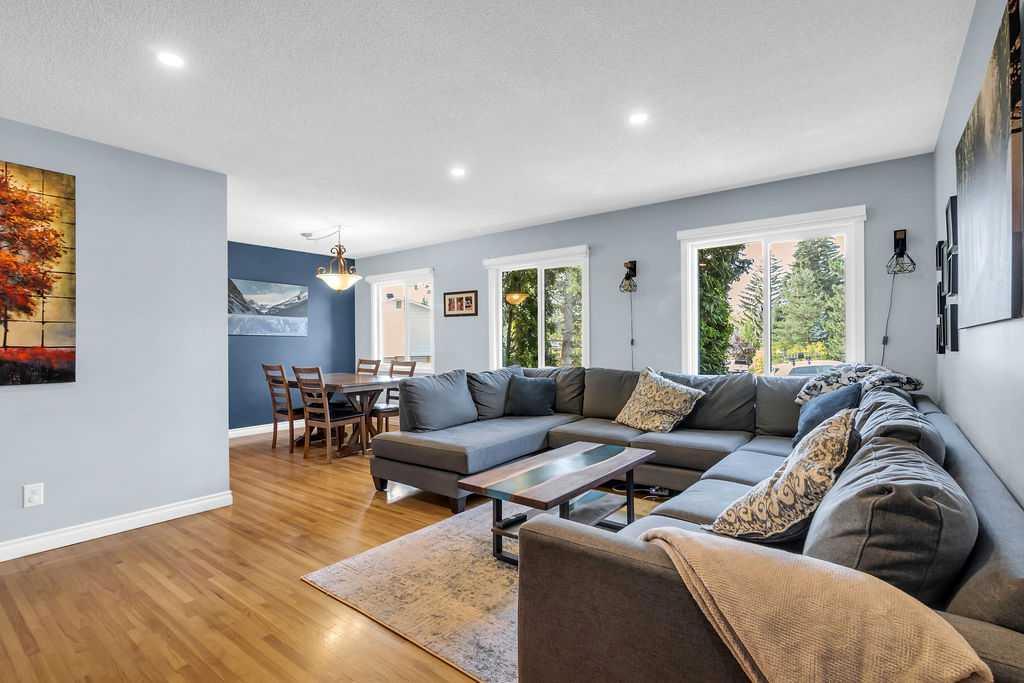 1215 Mapleglade Place SE