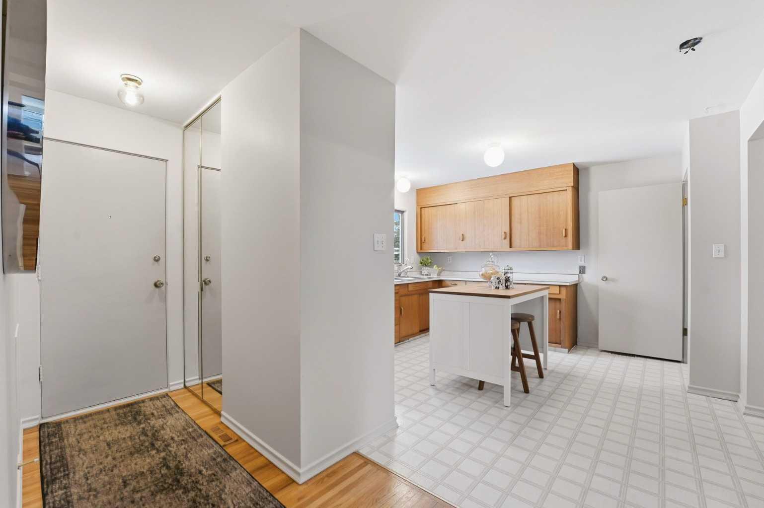 67 Woodlark Drive SW