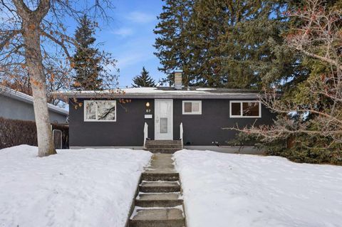 67 Woodlark Drive SW Calgary AB T3C 3H6