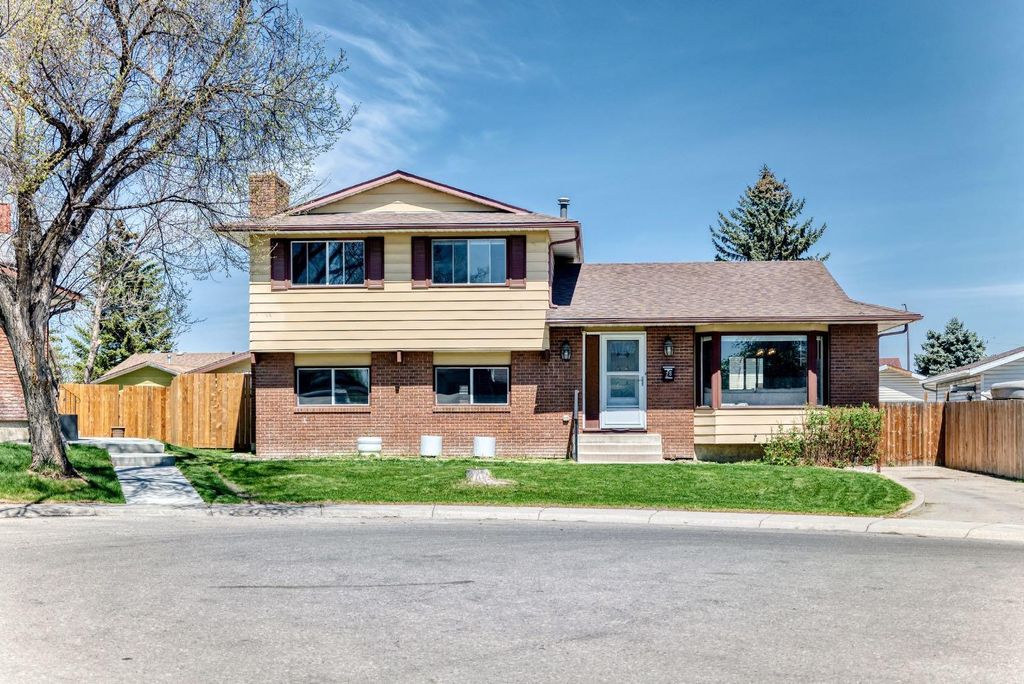 Photo of 28 Rundlelawn Place NE, Calgary, AB T1Y 3P5 (MLS # A2310864)
